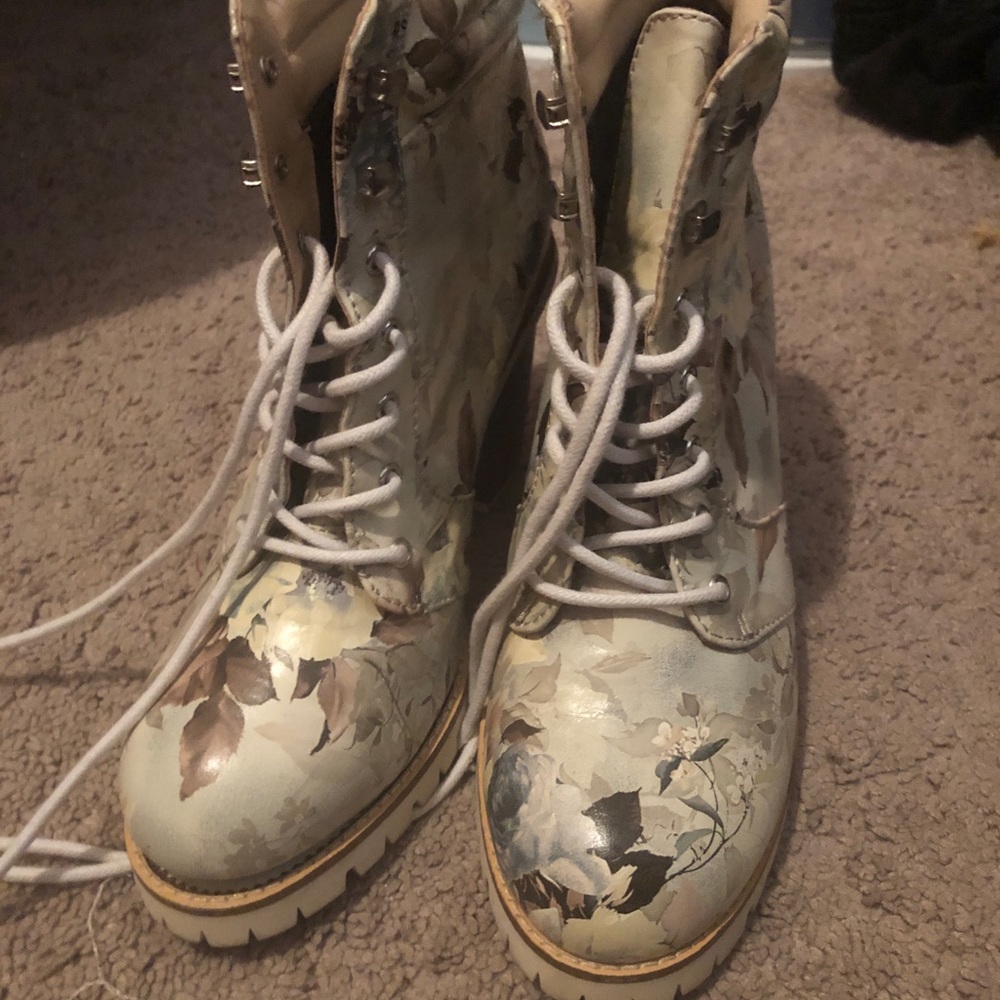 High heel boots